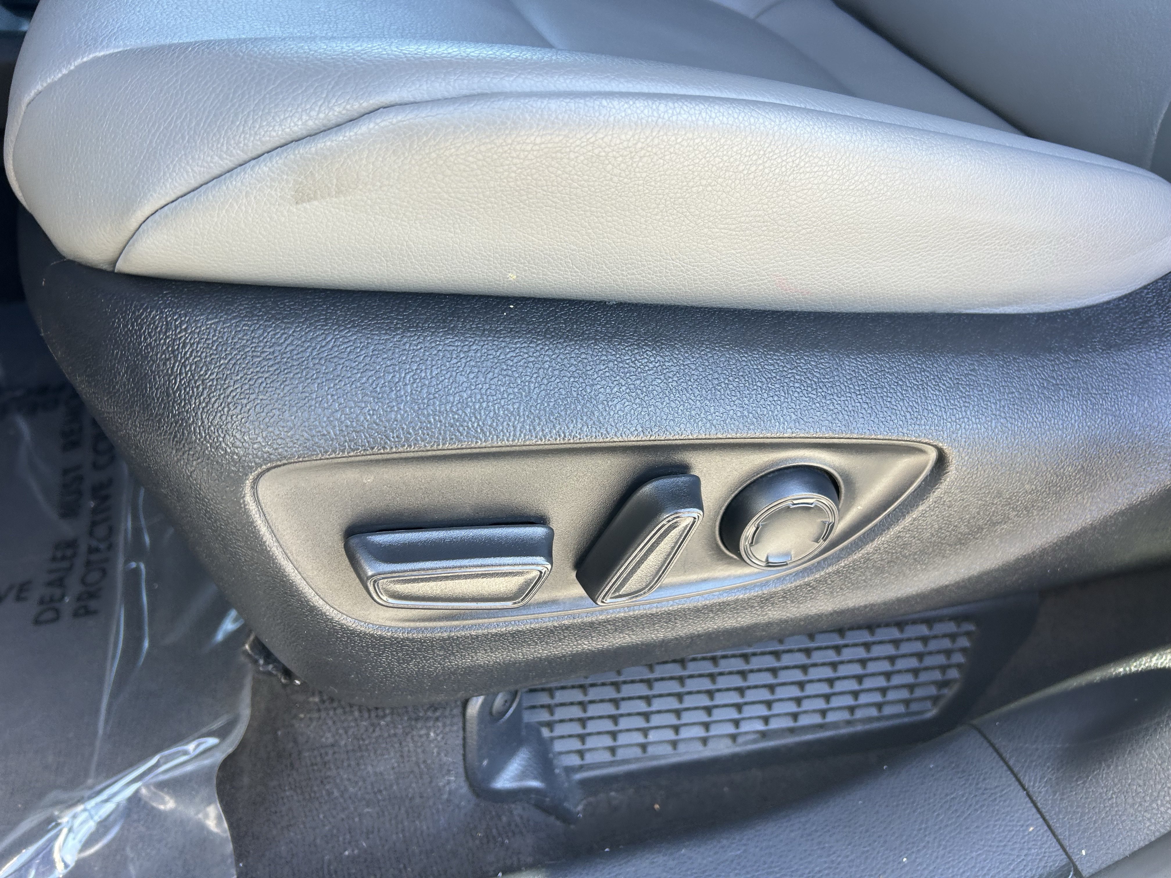 Certified 2025 Toyota Sienna XLE FWD image 17