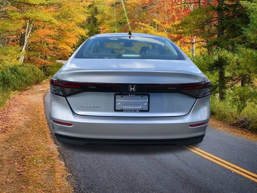 Certified 2025 Honda Accord SE image 13
