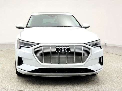 Used 2019 Audi e-tron Prestige w/ Prestige Package image 2
