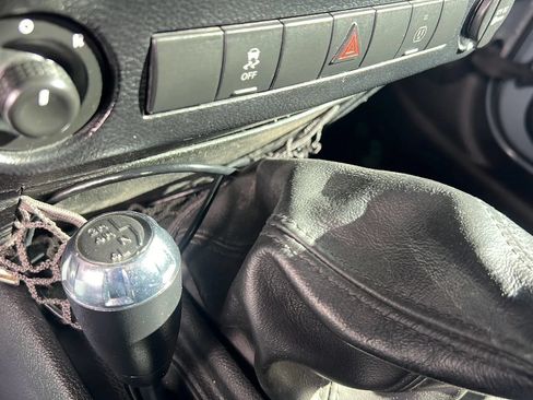 Used 2015 Jeep Wrangler Unlimited Rubicon w/ Connectivity Group AWD/4WD image 27