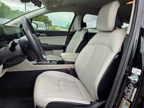 Used 2024 Kia Sportage EX FWD image 9