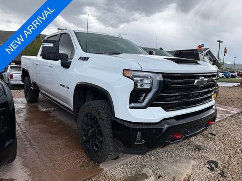Used 2025 Chevrolet Silverado 3500 LTZ w/ LTZ Plus Package AWD/4WD image 3