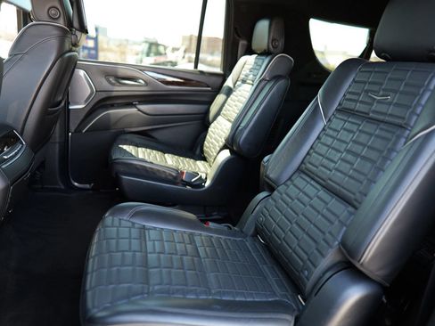 Used 2022 Cadillac Escalade ESV Sport Platinum AWD/4WD image 32