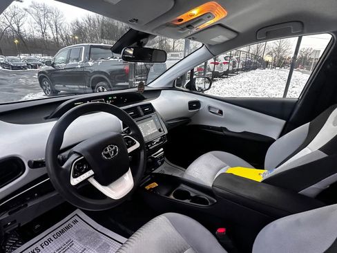 Used 2018 Toyota Prius Two image 17