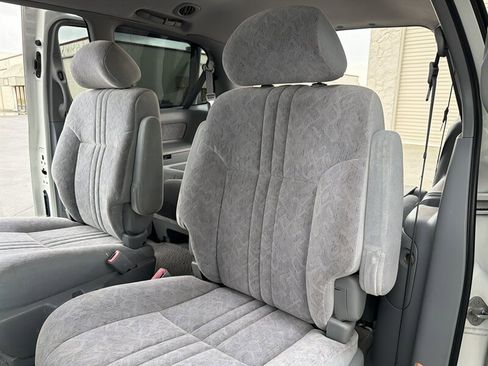 Used 1998 Toyota Sienna LE image 39