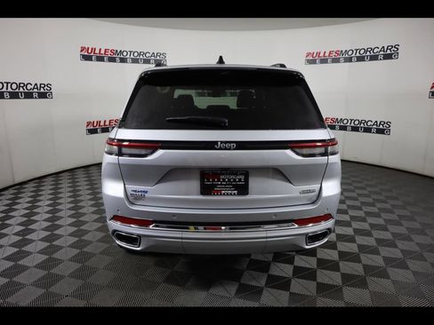 New 2024 Jeep Grand Cherokee Overland w/ Luxury Tech Group IV AWD/4WD image 4