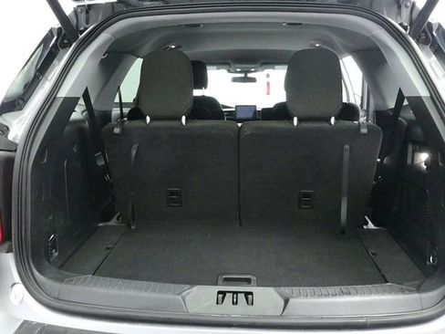 Used 2022 Ford Explorer XLT image 12