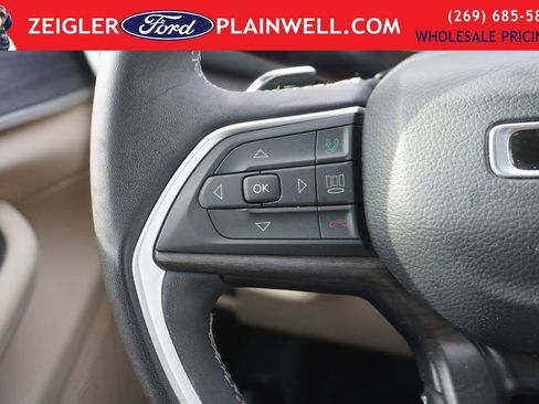 Used 2024 Jeep Grand Cherokee Limited image 23