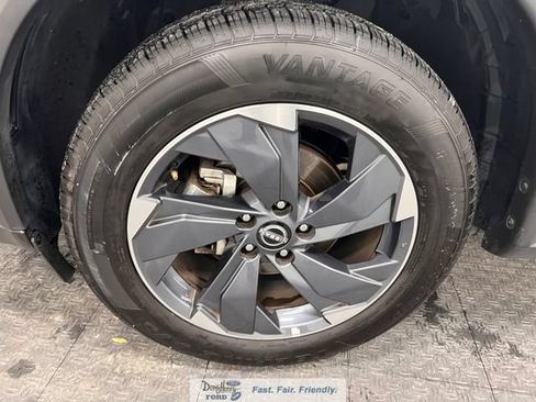 Used 2025 Nissan Rogue SV FWD image 19