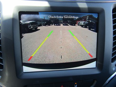 Used 2023 Jeep Cherokee Altitude Lux AWD/4WD image 25