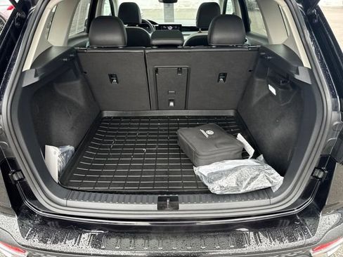 Certified 2025 Volkswagen Taos SE image 31