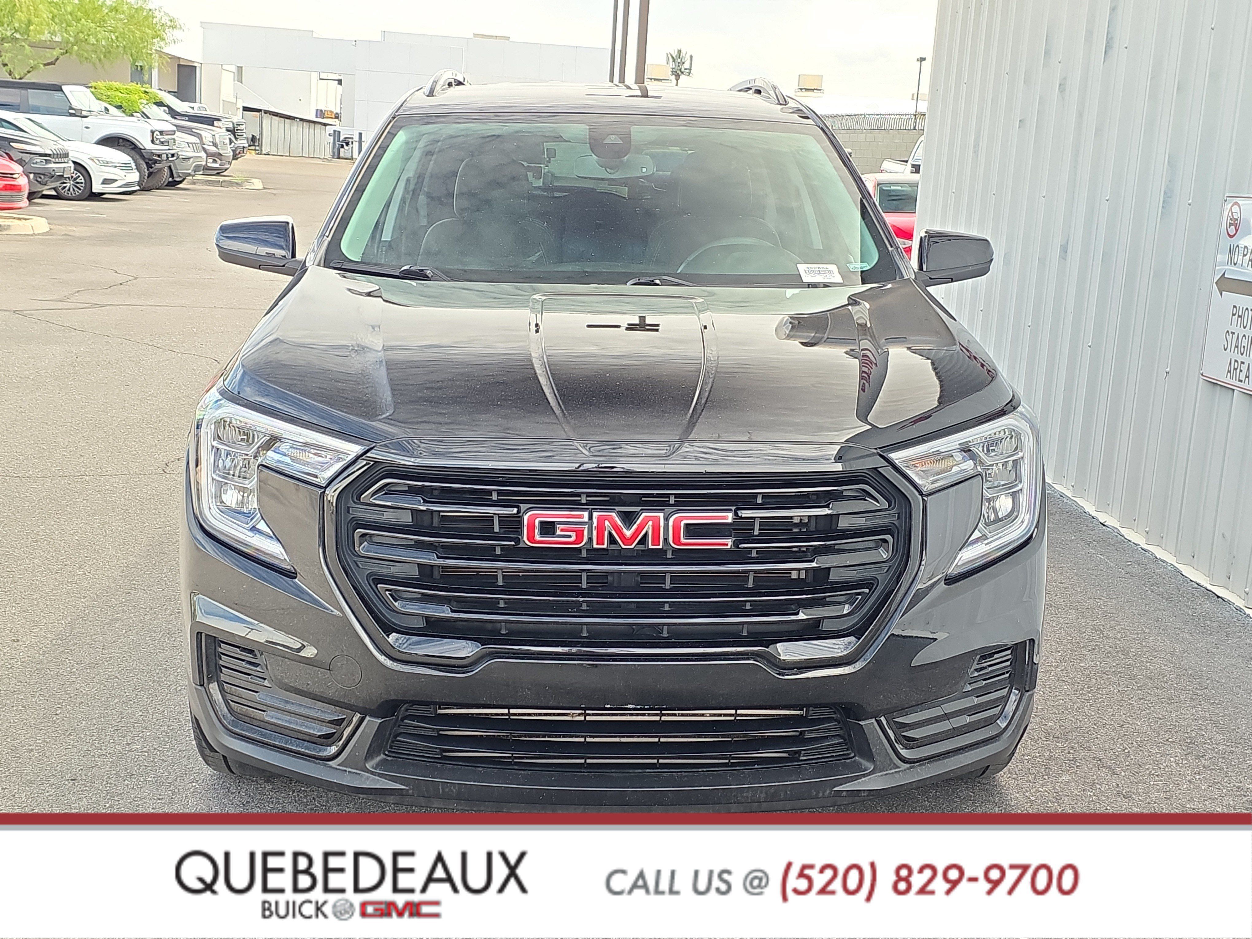 Used 2024 GMC Terrain SLE w/ Driver Convenience Package FWD image 2