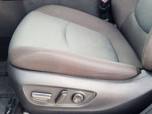 Used 2025 Toyota RAV4 XLE FWD image 23