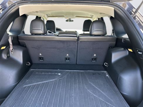 Certified 2019 Jeep Cherokee Latitude Plus FWD image 34
