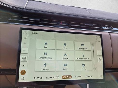 Used 2025 Land Rover Range Rover SE AWD/4WD image 12
