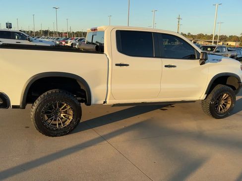 Used 2023 Chevrolet Silverado 1500 ZR2 image 9