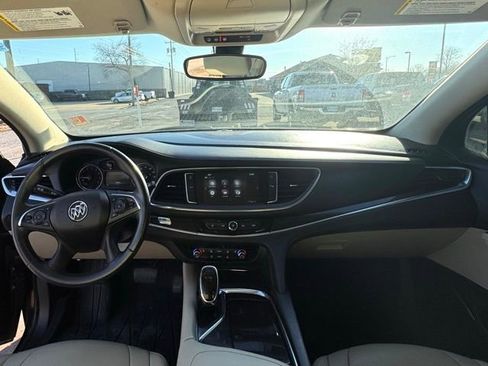 Used 2019 Buick Enclave Essence image 10