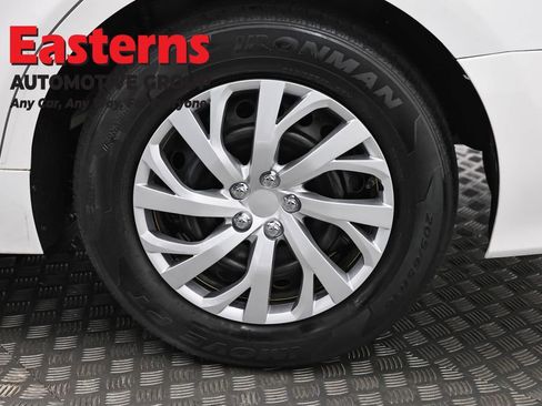 Used 2020 Toyota Camry LE image 34