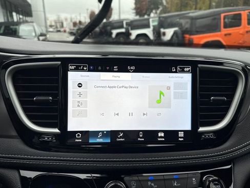 New 2026 Chrysler Pacifica Select image 24