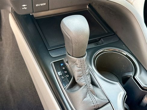 Used 2019 Toyota Camry LE image 23