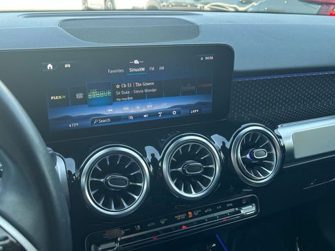 Used 2025 Mercedes-Benz GLB 250 4MATIC image 20