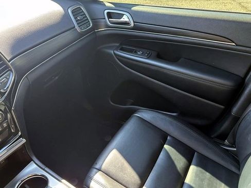 Used 2020 Jeep Grand Cherokee Limited image 31