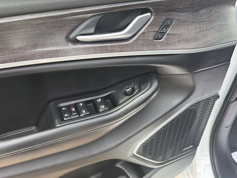 Used 2023 Jeep Grand Cherokee 30th Anniversary AWD/4WD image 14