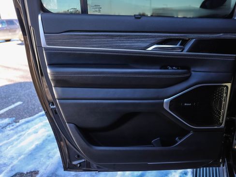 Used 2023 Jeep Wagoneer L Series III w/ Premium Group I image 20