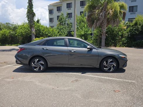 New 2026 Hyundai Elantra Limited FWD image 8