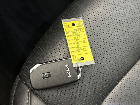 Used 2022 Kia Sorento S w/ Panoramic Sunroof Package image 32