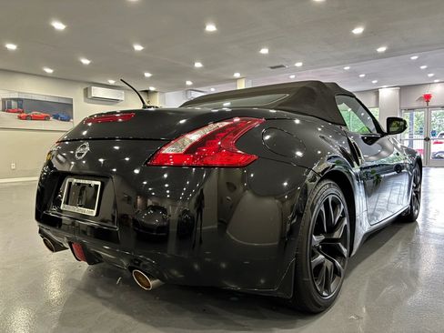 Used 2019 Nissan 370Z Touring RWD image 7