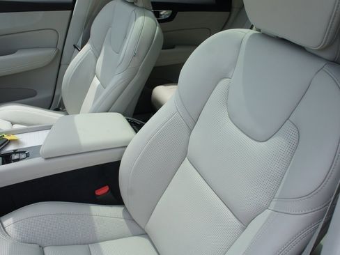 New 2026 Volvo XC60 B5 Ultra w/ Protection Package Premier image 18