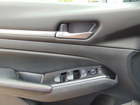 Used 2024 Nissan Altima 2.5 SR FWD image 20