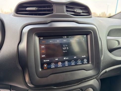 Used 2018 Jeep Renegade Latitude image 30