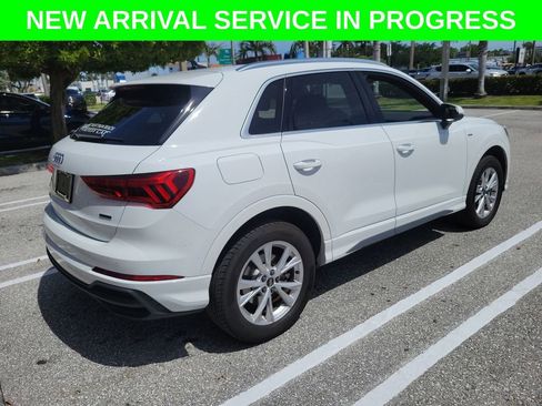 Used 2025 Audi Q3 2.0T Premium w/ Convenience Package AWD/4WD image 4