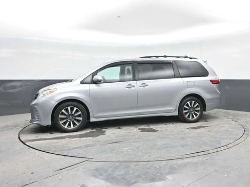 Used 2020 Toyota Sienna XLE w/ XLE Navigation Package AWD/4WD image 4