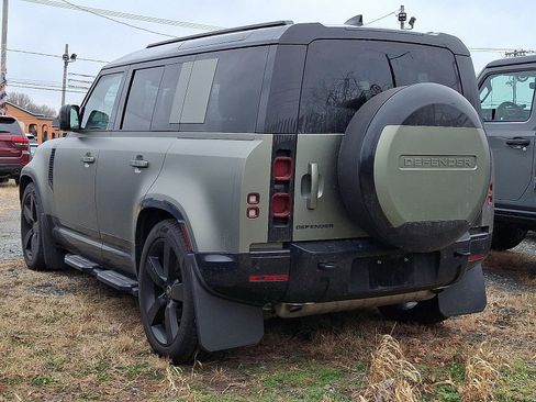 Used 2025 Land Rover Defender 110 X-Dynamic SE image 4