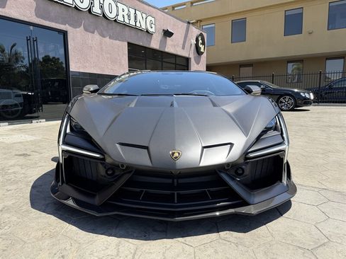 Used 2025 Lamborghini Revuelto AWD/4WD image 3