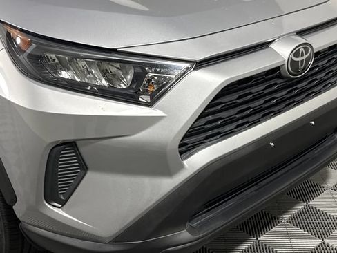 Used 2021 Toyota RAV4 LE AWD/4WD image 12