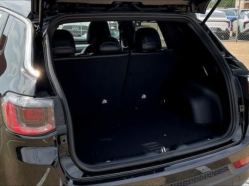 Used 2025 Jeep Compass Latitude image 18