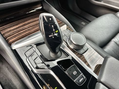 Certified 2022 BMW 530i xDrive w/ Convenience Package image 20