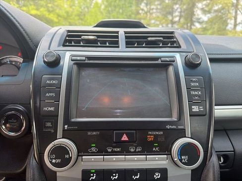 Used 2014 Toyota Camry SE w/ Leather Package image 17