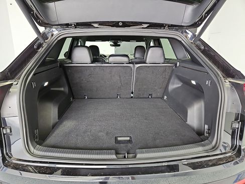 Certified 2024 Volkswagen Atlas Cross Sport SE FWD image 12