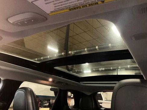 Used 2020 Jeep Cherokee Limited image 29