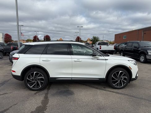 New 2025 Lincoln Corsair Reserve w/ Towing Package image 3