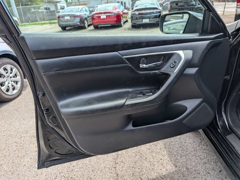 Used 2017 Nissan Altima 2.5 SR w/ LED Appearance Package FWD image 12