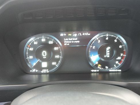 Used 2016 Volvo XC90 T6 Momentum w/ Momentum Plus Package image 20