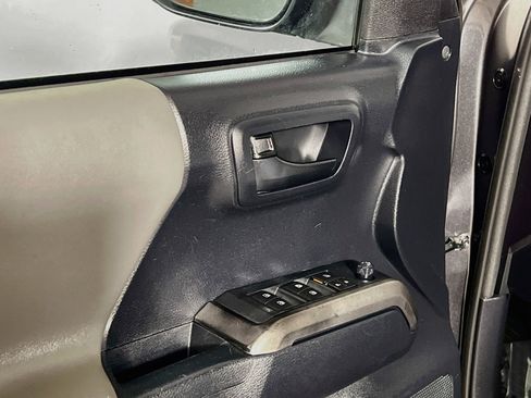 Used 2019 Toyota Tacoma SR5 RWD image 16