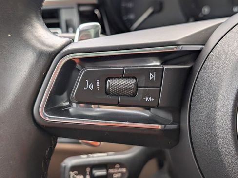 Certified 2022 Porsche Macan AWD/4WD image 21
