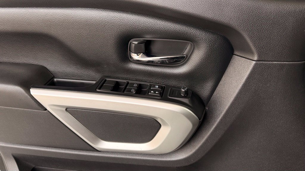 Used 2017 Nissan Titan SV RWD image 32